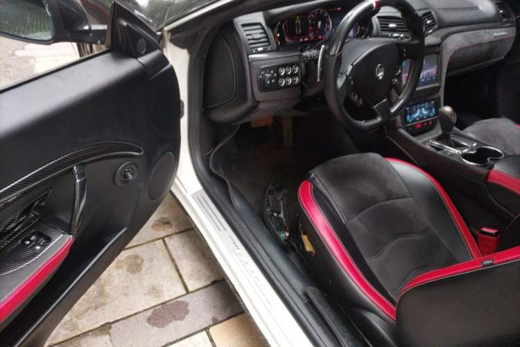 Used Maserati GranTurismo 2007 4.2L Standard Edition Driver Seat