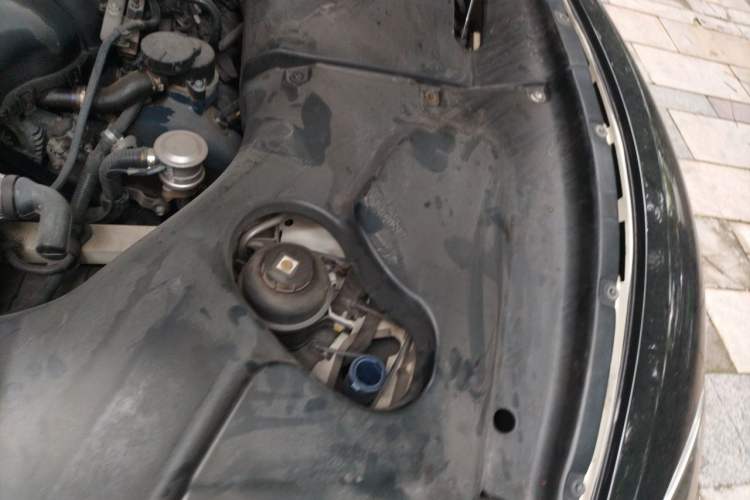 Used Maserati GranTurismo 2007 4.2L Standard Edition Engine Bay Left
