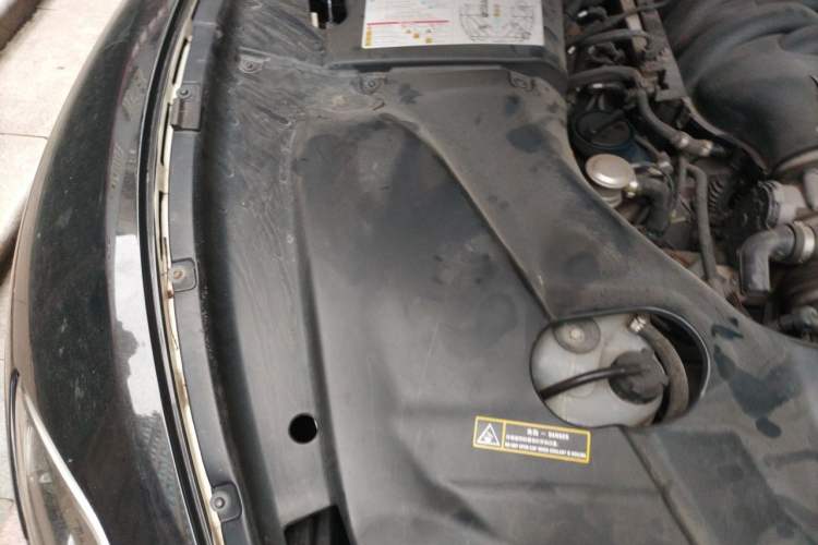 Used Maserati GranTurismo 2007 4.2L Standard Edition Engine Bay Right
