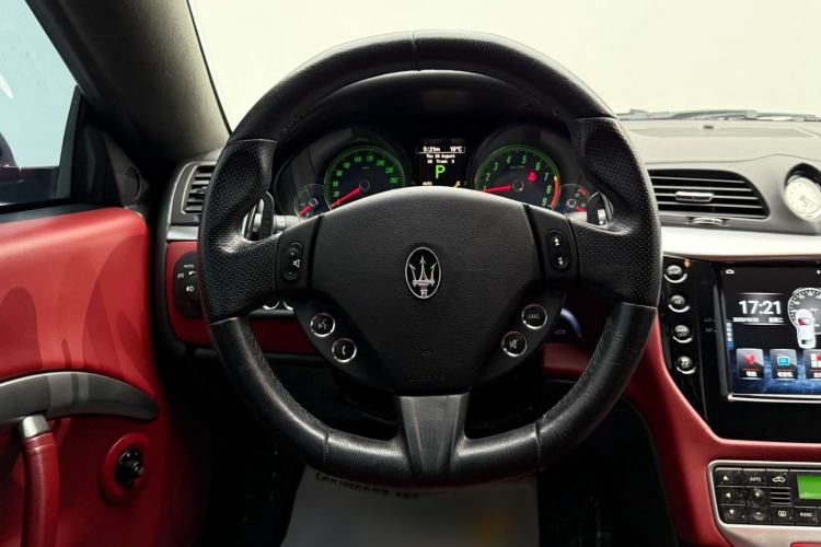 Used Maserati GranTurismo 2007 4.2L Standard Edition Interior 2