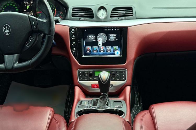 Used Maserati GranTurismo 2007 4.2L Standard Edition Interior 4