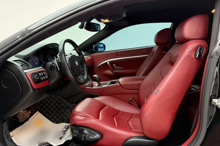 Used Maserati GranTurismo 2007 4.2L Standard Edition Interior 5