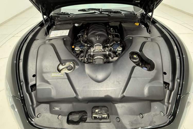 Used Maserati GranTurismo 2007 4.2L Standard Edition Interior 8