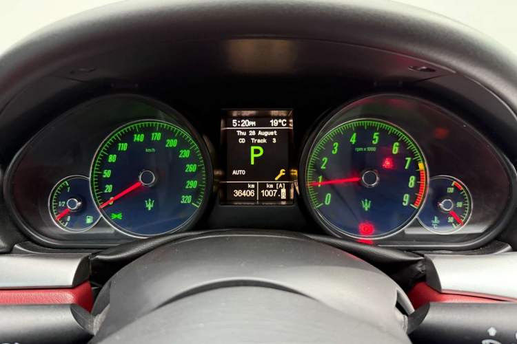 Used Maserati GranTurismo 2007 4.2L Standard Edition Odometer Close Up