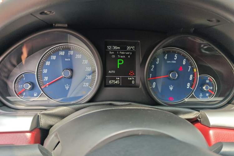 Used Maserati GranTurismo 2007 4.2L Standard Edition Odometer Close Up