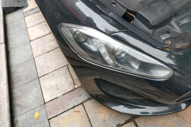 Used Maserati GranTurismo 2007 4.2L Standard Edition Right Front Headlight