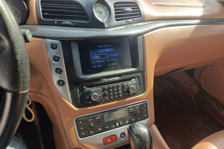 Used Maserati GranTurismo 2007 4.2L Standard Edition Audio And AC Panel