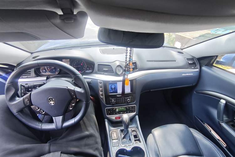Used Maserati GranTurismo 2007 4.2L Standard Edition Center Console