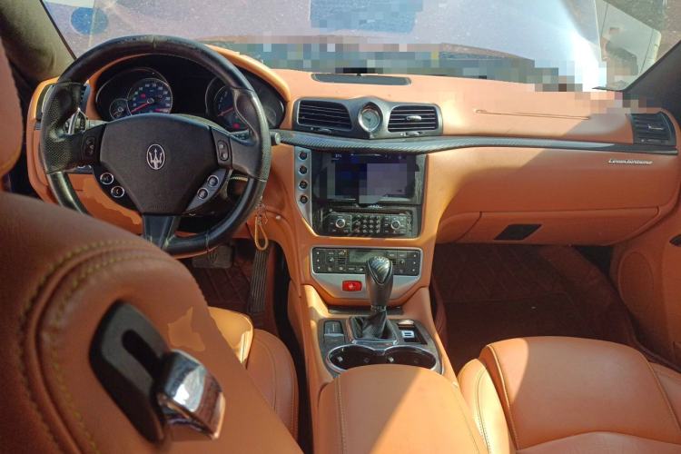 Used Maserati GranTurismo 2007 4.2L Standard Edition Center Console