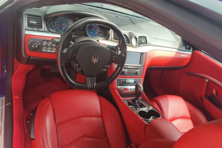 Used Maserati GranTurismo 2007 4.2L Standard Edition Center Console