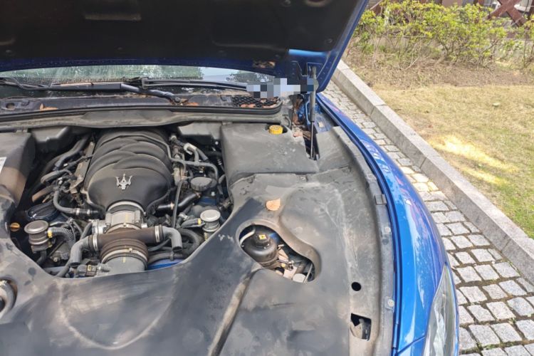 Used Maserati GranTurismo 2007 4.2L Standard Edition Engine Bay Left