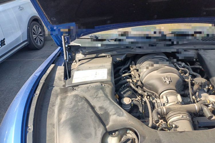 Used Maserati GranTurismo 2007 4.2L Standard Edition Engine Bay Right
