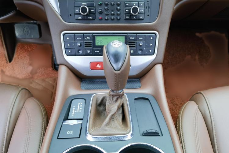 Used Maserati GranTurismo 2007 4.2L Standard Edition Gear Lever