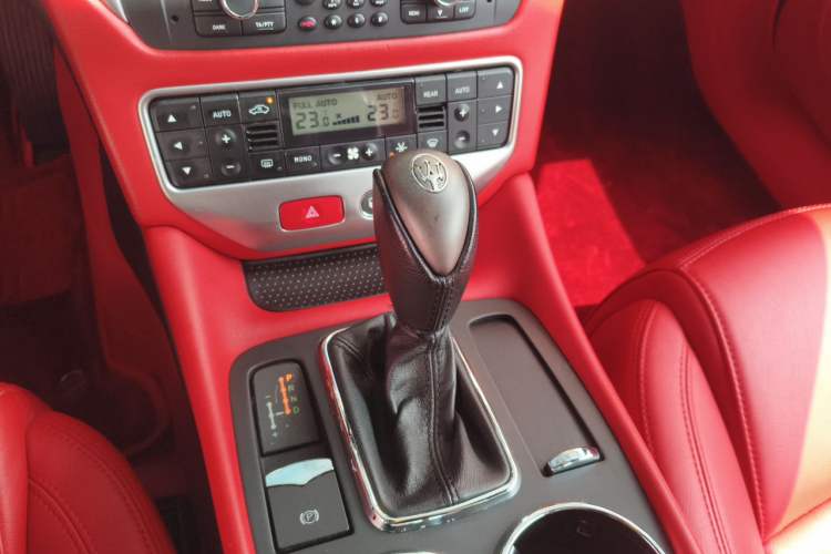 Used Maserati GranTurismo 2007 4.2L Standard Edition Gear Lever
