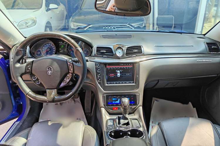 Used Maserati GranTurismo 2007 4.2L Standard Edition Interior 4
