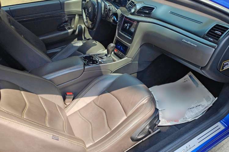 Used Maserati GranTurismo 2007 4.2L Standard Edition Interior 8