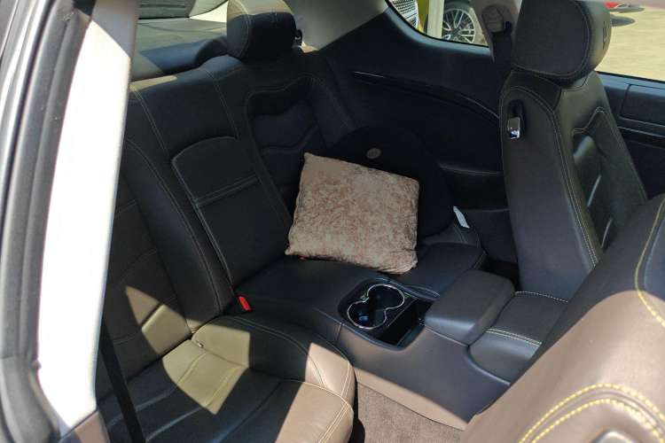 Used Maserati GranTurismo 2007 4.2L Standard Edition Interior 9