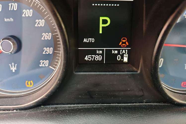 Used Maserati GranTurismo 2007 4.2L Standard Edition Odometer Close Up