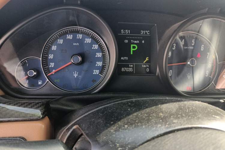 Used Maserati GranTurismo 2007 4.2L Standard Edition Odometer Close Up