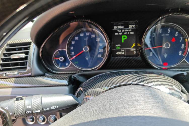 Used Maserati GranTurismo 2007 4.2L Standard Edition Odometer Close Up
