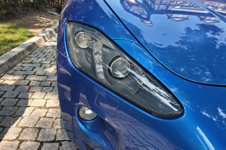 Used Maserati GranTurismo 2007 4.2L Standard Edition Right Front Headlight