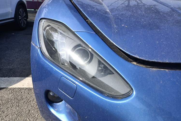 Used Maserati GranTurismo 2007 4.2L Standard Edition Right Front Headlight