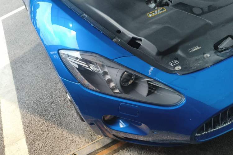 Used Maserati GranTurismo 2007 4.2L Standard Edition Right Front Headlight