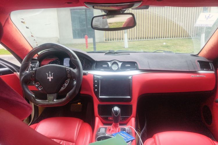 Used Maserati GranTurismo 2007 4.2L Standard Edition Center Console