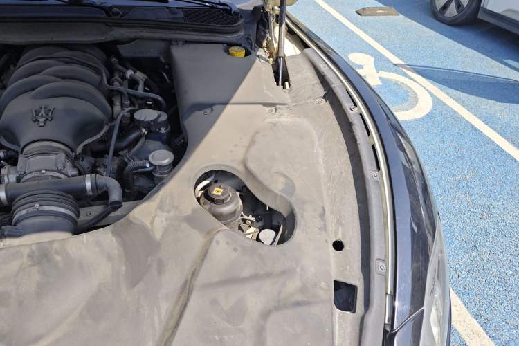 Used Maserati GranTurismo 2007 4.2L Standard Edition Engine Bay Left