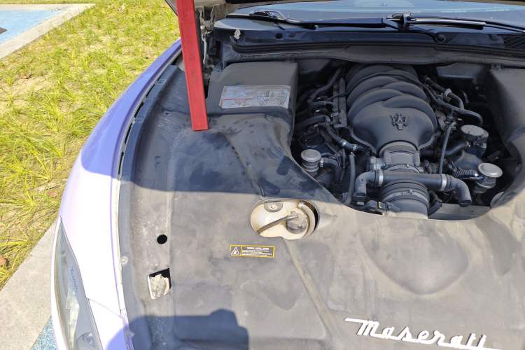 Used Maserati GranTurismo 2007 4.2L Standard Edition Engine Bay Right