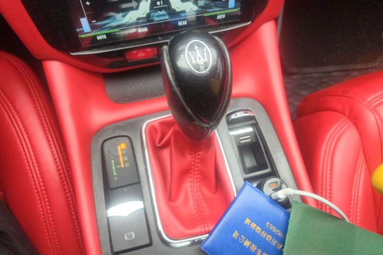 Used Maserati GranTurismo 2007 4.2L Standard Edition Gear Lever