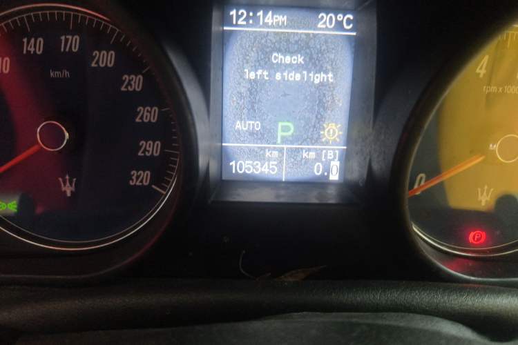 Used Maserati GranTurismo 2007 4.2L Standard Edition Odometer Close Up