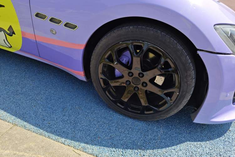 Used Maserati GranTurismo 2007 4.2L Standard Edition Right Front Wheel Hub