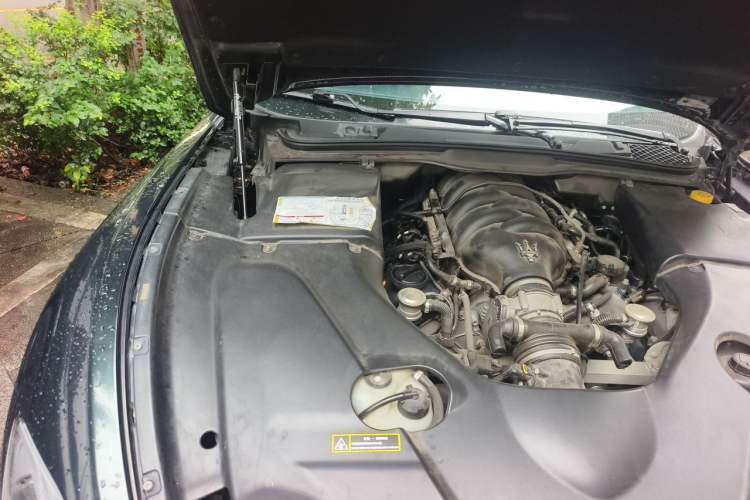 Used Maserati GranTurismo 2007 4.2L Standard Edition Engine Bay Right