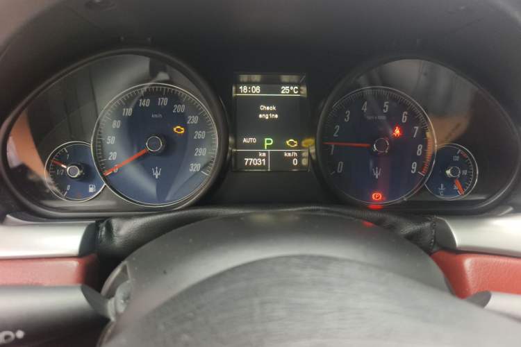 Used Maserati GranTurismo 2007 4.2L Standard Edition Odometer Close Up