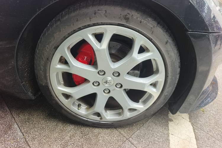 Used Maserati GranTurismo 2007 4.2L Standard Edition Right Front Wheel Hub