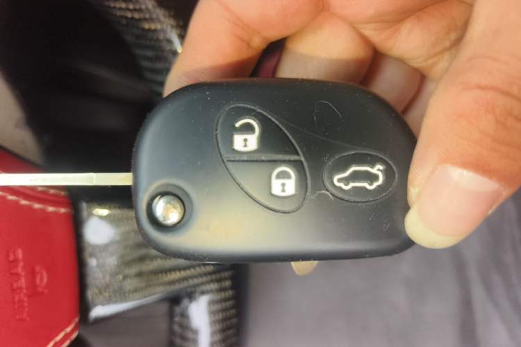 Used Maserati GranTurismo 2007 4.2L Standard Edition Vehicle Key