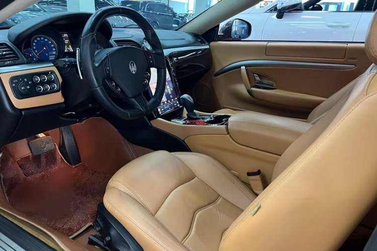 Used Maserati GranTurismo 2007 4.2L Standard Edition Interior 1