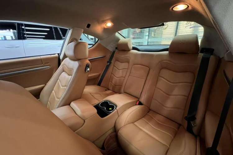 Used Maserati GranTurismo 2007 4.2L Standard Edition Interior 2