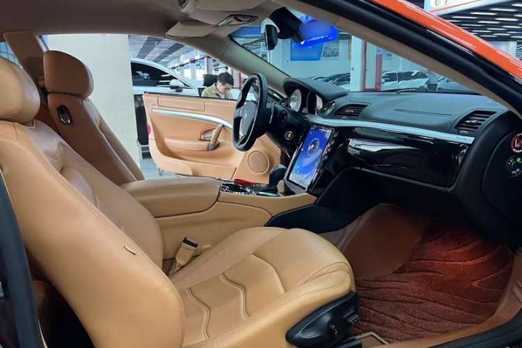 Used Maserati GranTurismo 2007 4.2L Standard Edition Interior 3