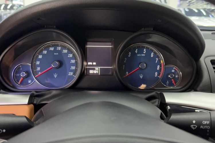 Used Maserati GranTurismo 2007 4.2L Standard Edition Odometer Close Up
