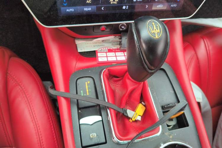 Used Maserati GranTurismo 2007 4.2L Standard Edition Gear Lever