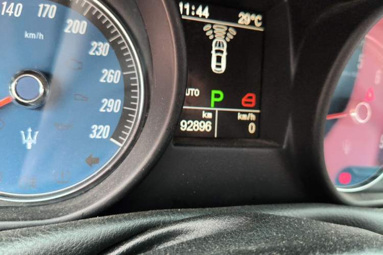Used Maserati GranTurismo 2007 4.2L Standard Edition Odometer Close Up