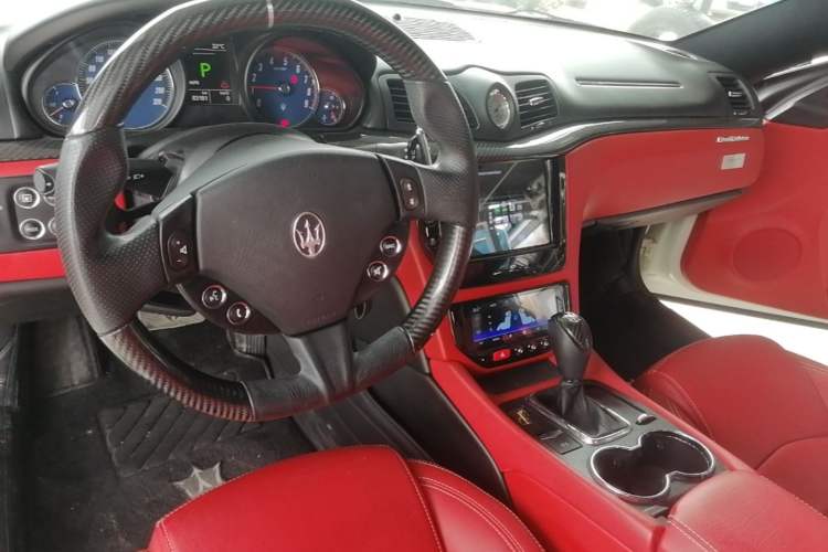 Used Maserati GranTurismo 2007 4.2L Standard Edition Center Console