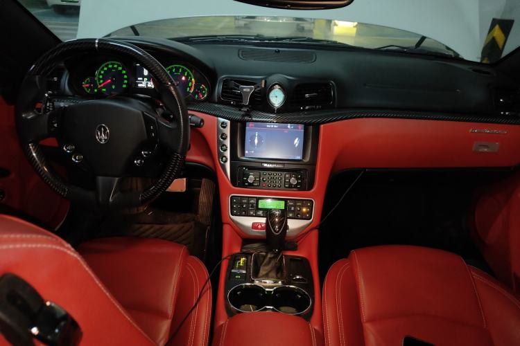 Used Maserati GranTurismo 2007 4.2L Standard Edition Center Console