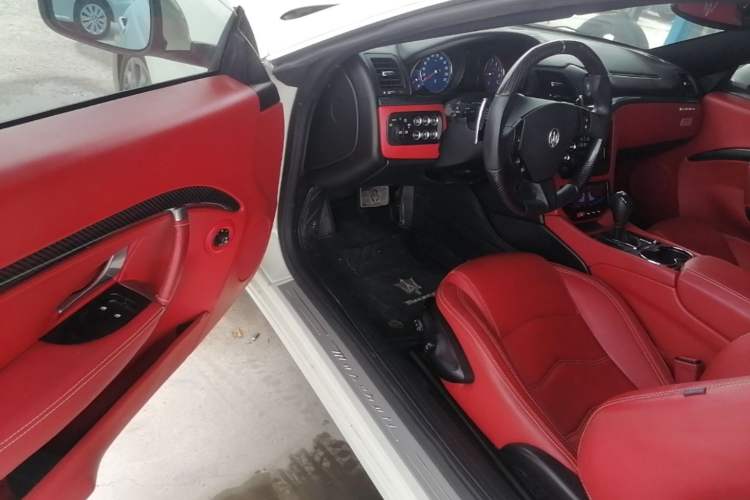 Used Maserati GranTurismo 2007 4.2L Standard Edition Driver Seat