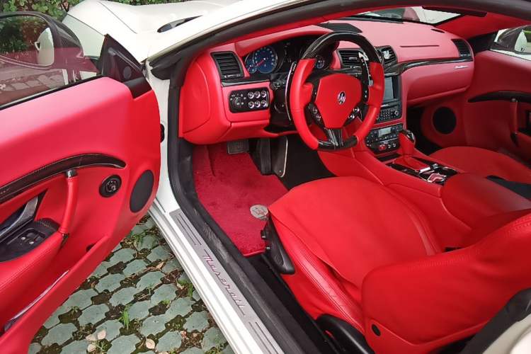 Used Maserati GranTurismo 2007 4.2L Standard Edition Driver Seat