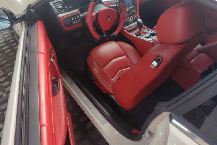 Used Maserati GranTurismo 2007 4.2L Standard Edition Driver Seat