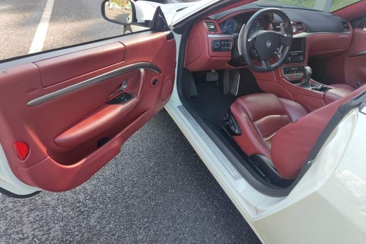 Used Maserati GranTurismo 2007 4.2L Standard Edition Driver Seat