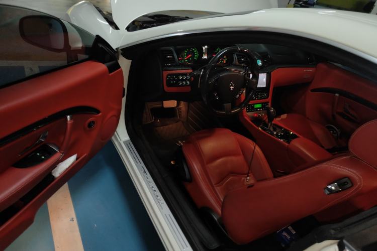 Used Maserati GranTurismo 2007 4.2L Standard Edition Driver Seat